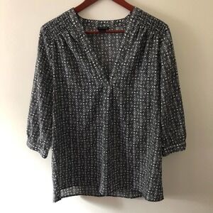 Ann Taylor Patterned V Neck 3/4 Sleeve Blouse